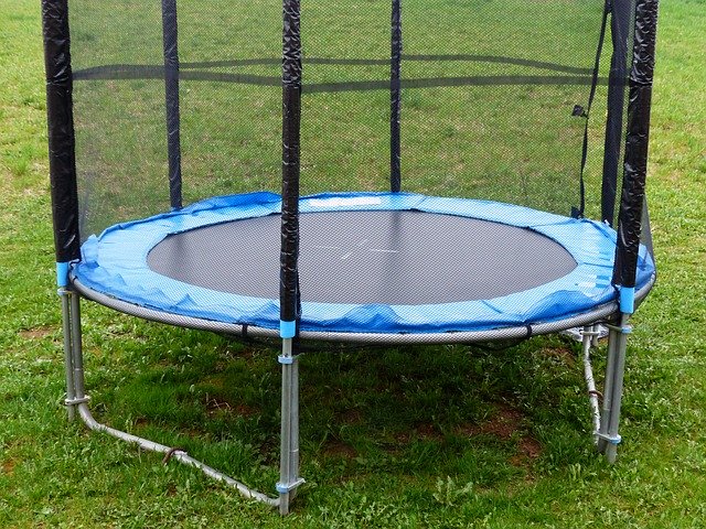 Akcesoria do trampolin - jakie warto dokupić? 