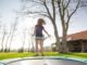 Akcesoria do trampolin – jakie warto dokupić? Jakie dodatki do trampoliny wybrać?